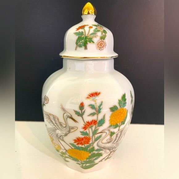 Japanese Porcelain Ginger Jar with Cranes and Flowers. Gold trim on Lid & Finial - Picture 1 of 8